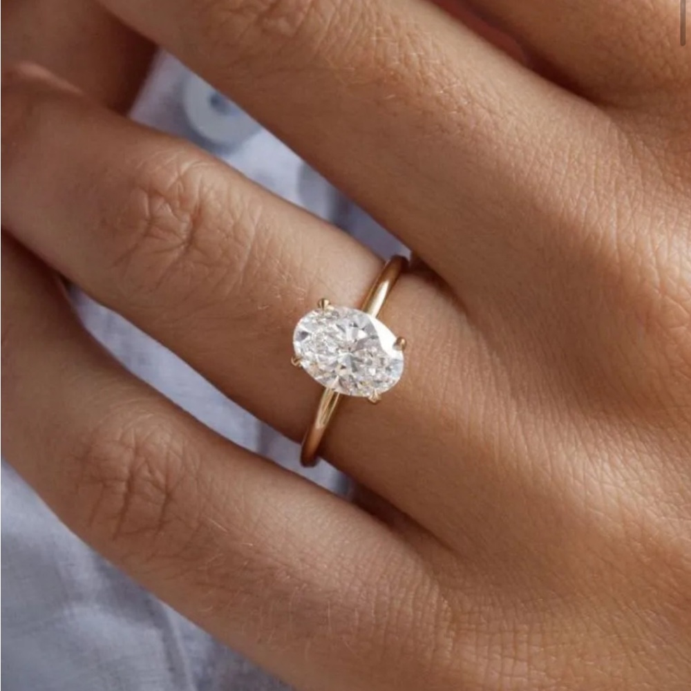 Elegant lab grown 2 carats 18k Gold Diamond Ring oval brilliant vvs clarity - Picture 3 of 13